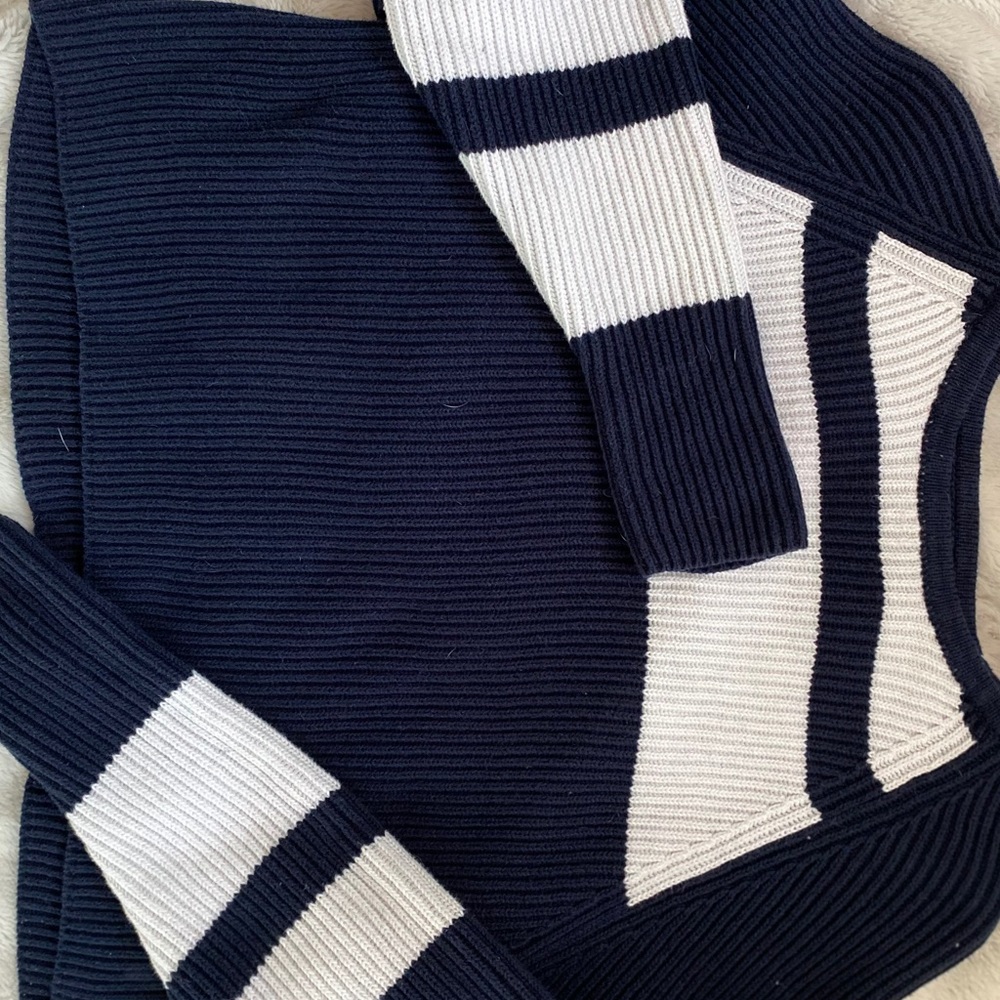 Cropped navy and white sweater